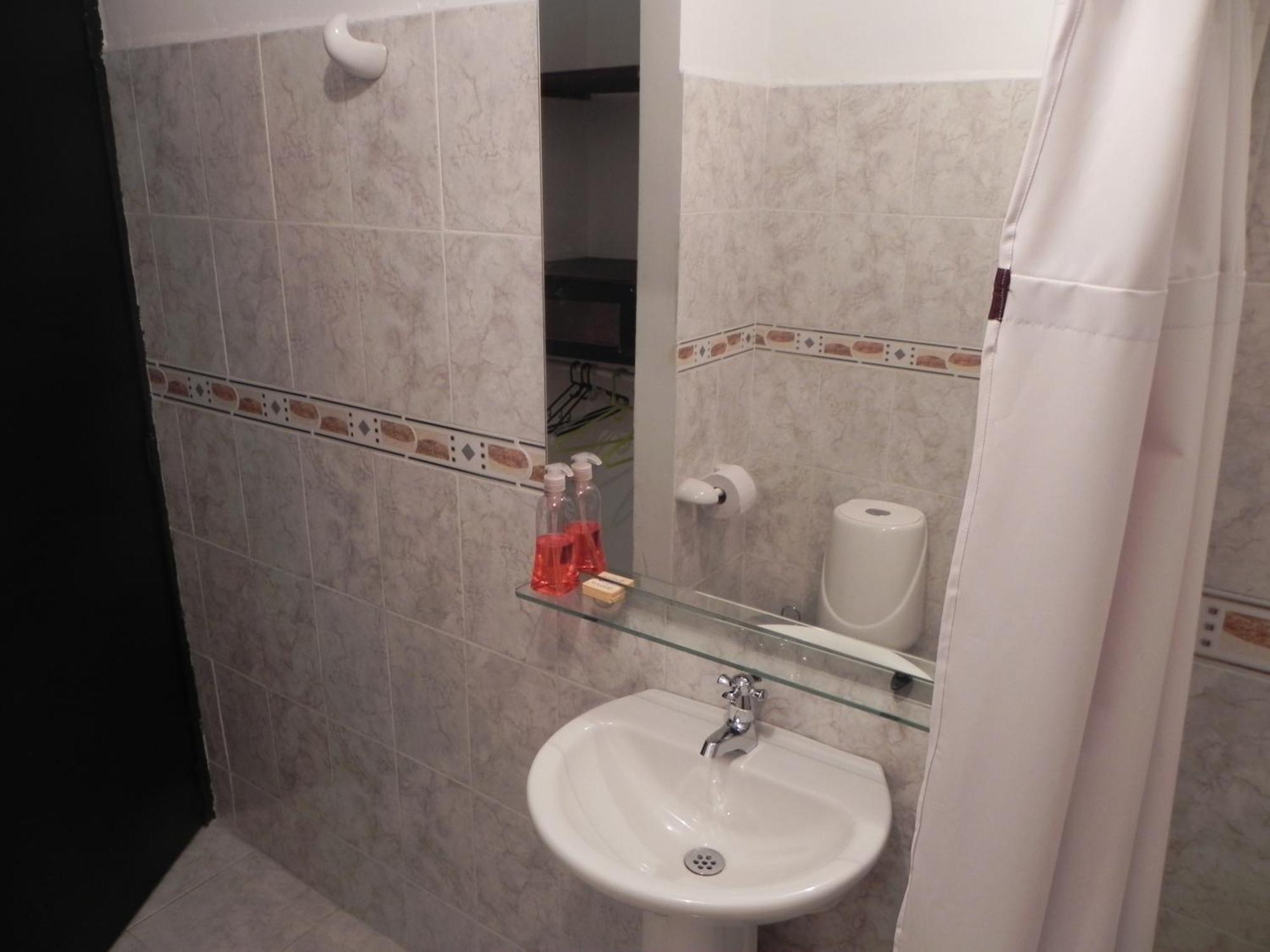 Hostal Tamarindo Inn Меделин Екстериор снимка