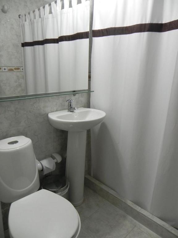 Hostal Tamarindo Inn Меделин Стая снимка