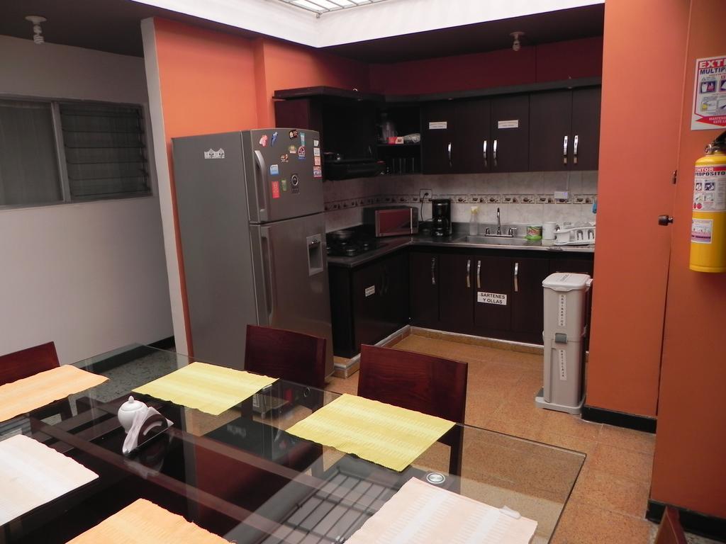 Hostal Tamarindo Inn Меделин Екстериор снимка