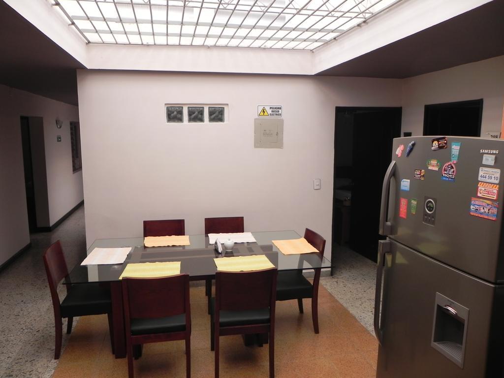 Hostal Tamarindo Inn Меделин Екстериор снимка