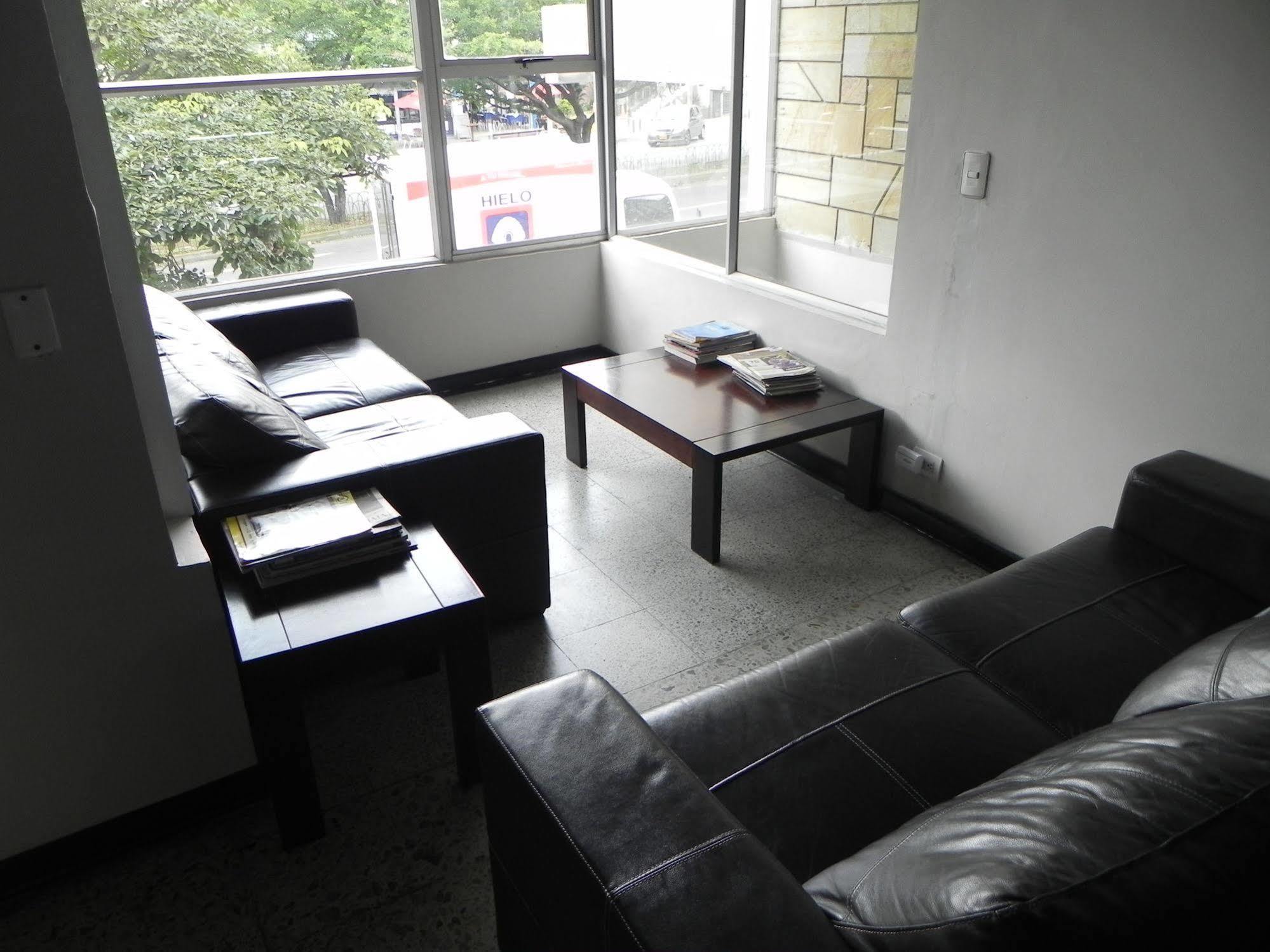 Hostal Tamarindo Inn Меделин Екстериор снимка