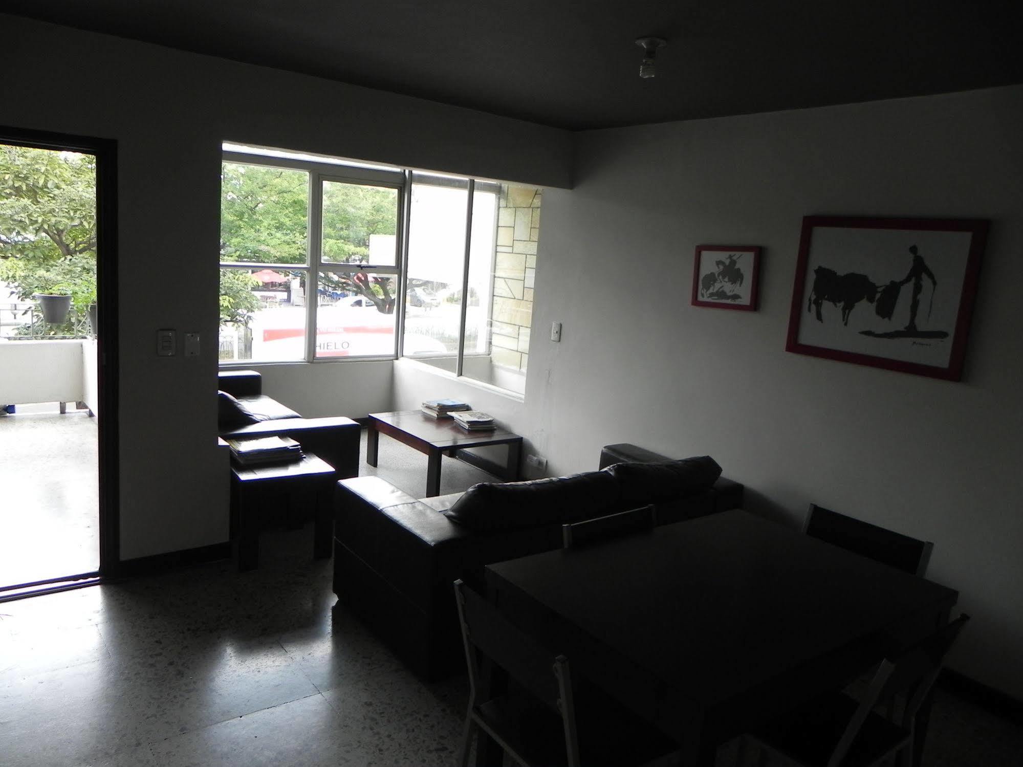 Hostal Tamarindo Inn Меделин Екстериор снимка