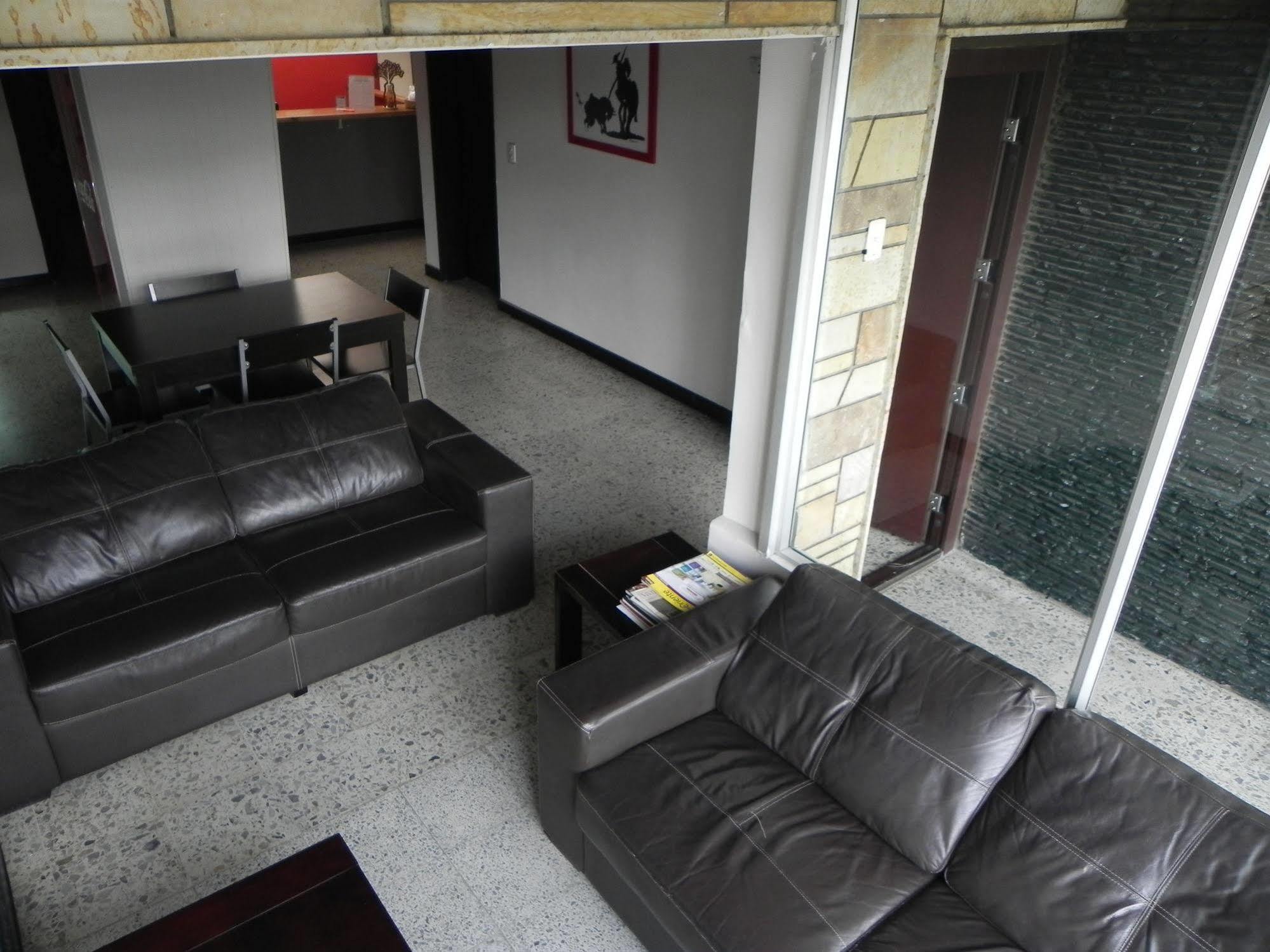Hostal Tamarindo Inn Меделин Екстериор снимка