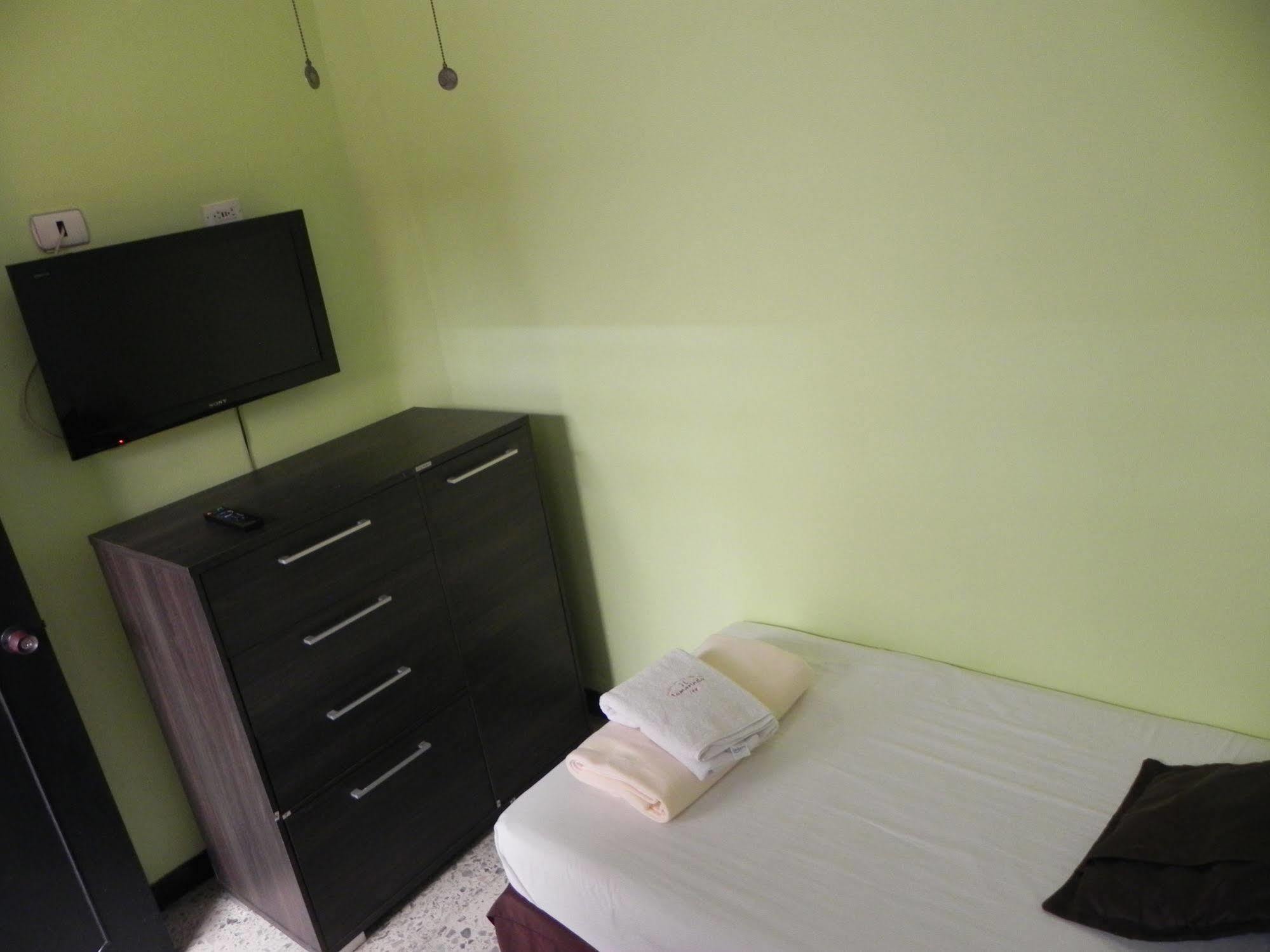 Hostal Tamarindo Inn Меделин Екстериор снимка
