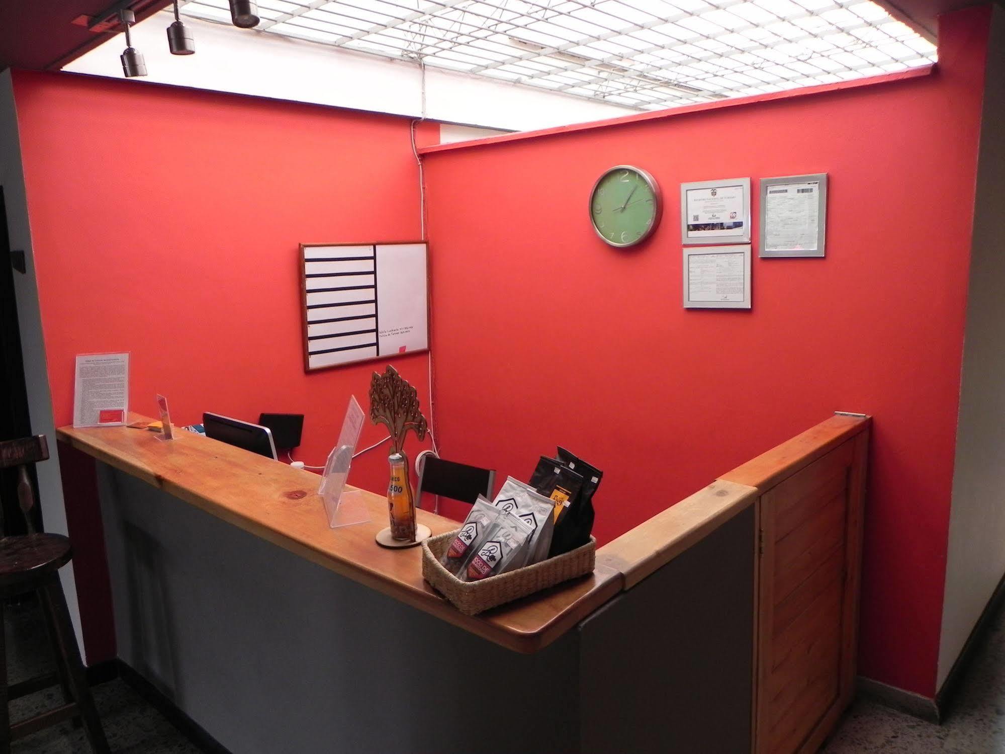 Hostal Tamarindo Inn Меделин Екстериор снимка
