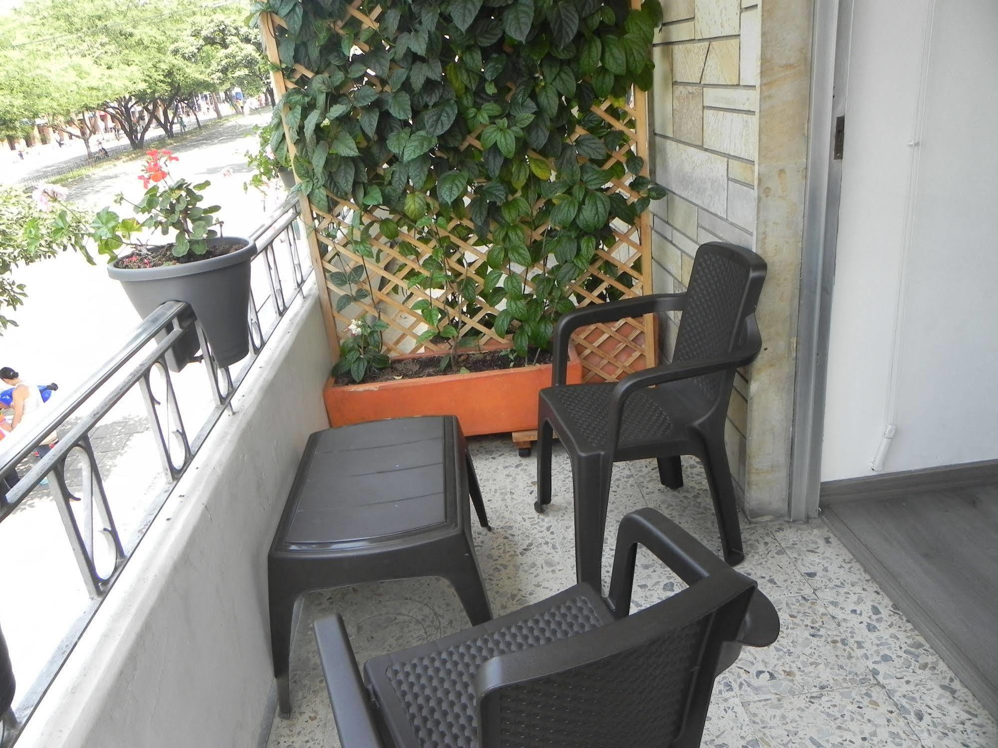 Hostal Tamarindo Inn Меделин Екстериор снимка
