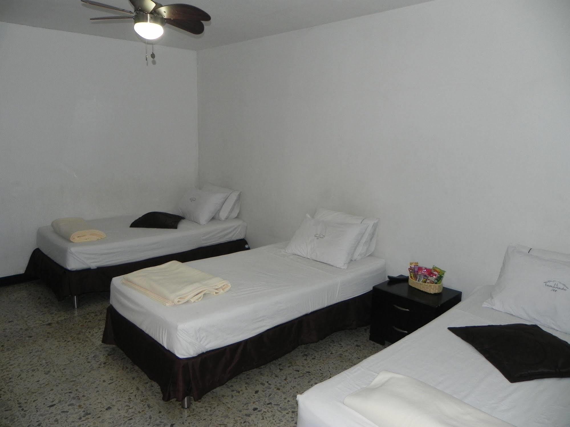 Hostal Tamarindo Inn Меделин Екстериор снимка