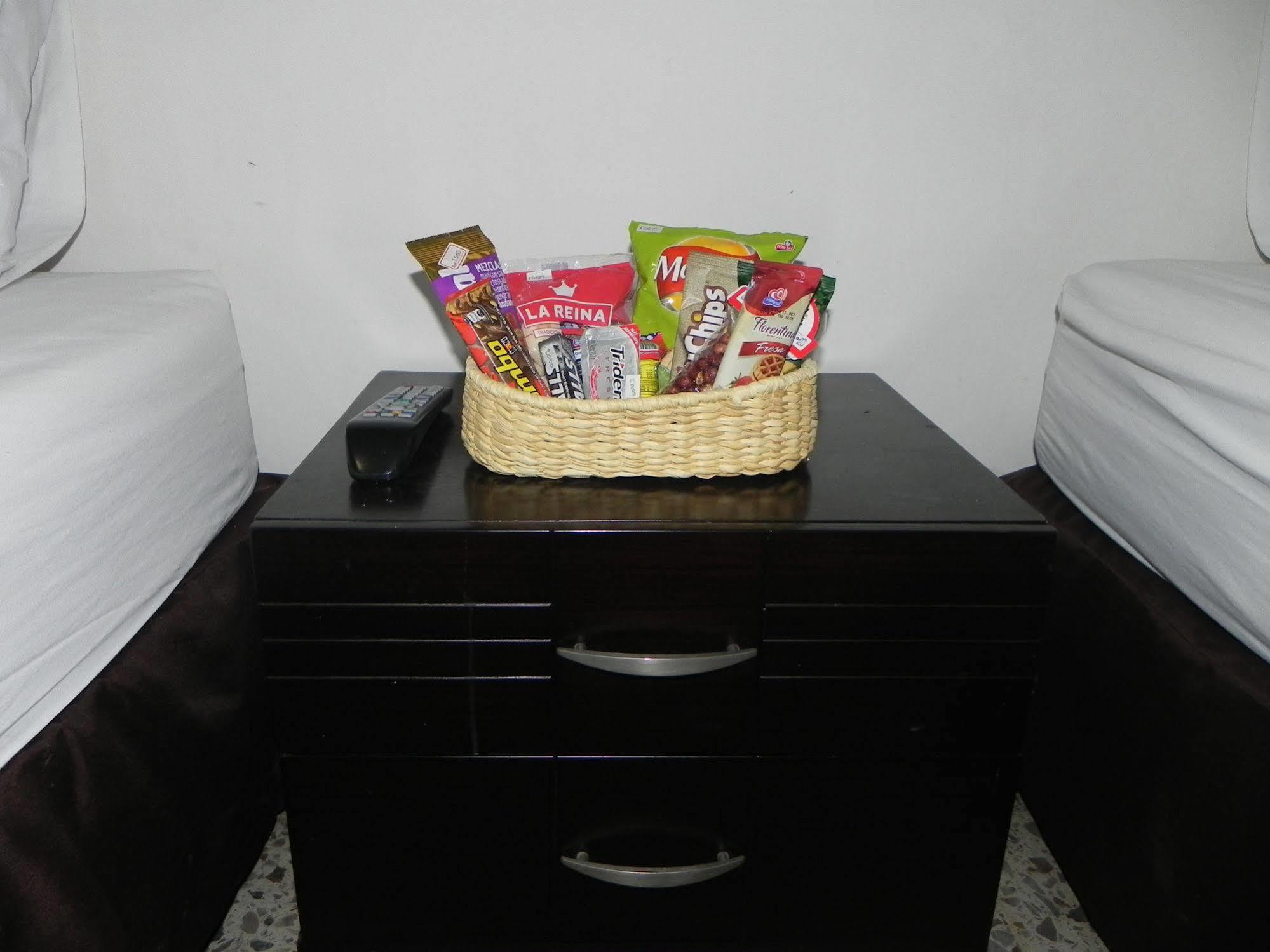 Hostal Tamarindo Inn Меделин Екстериор снимка
