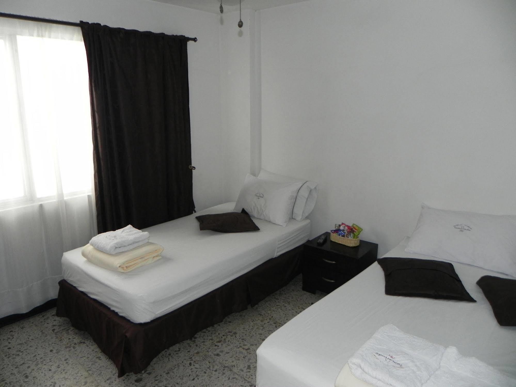 Hostal Tamarindo Inn Меделин Екстериор снимка