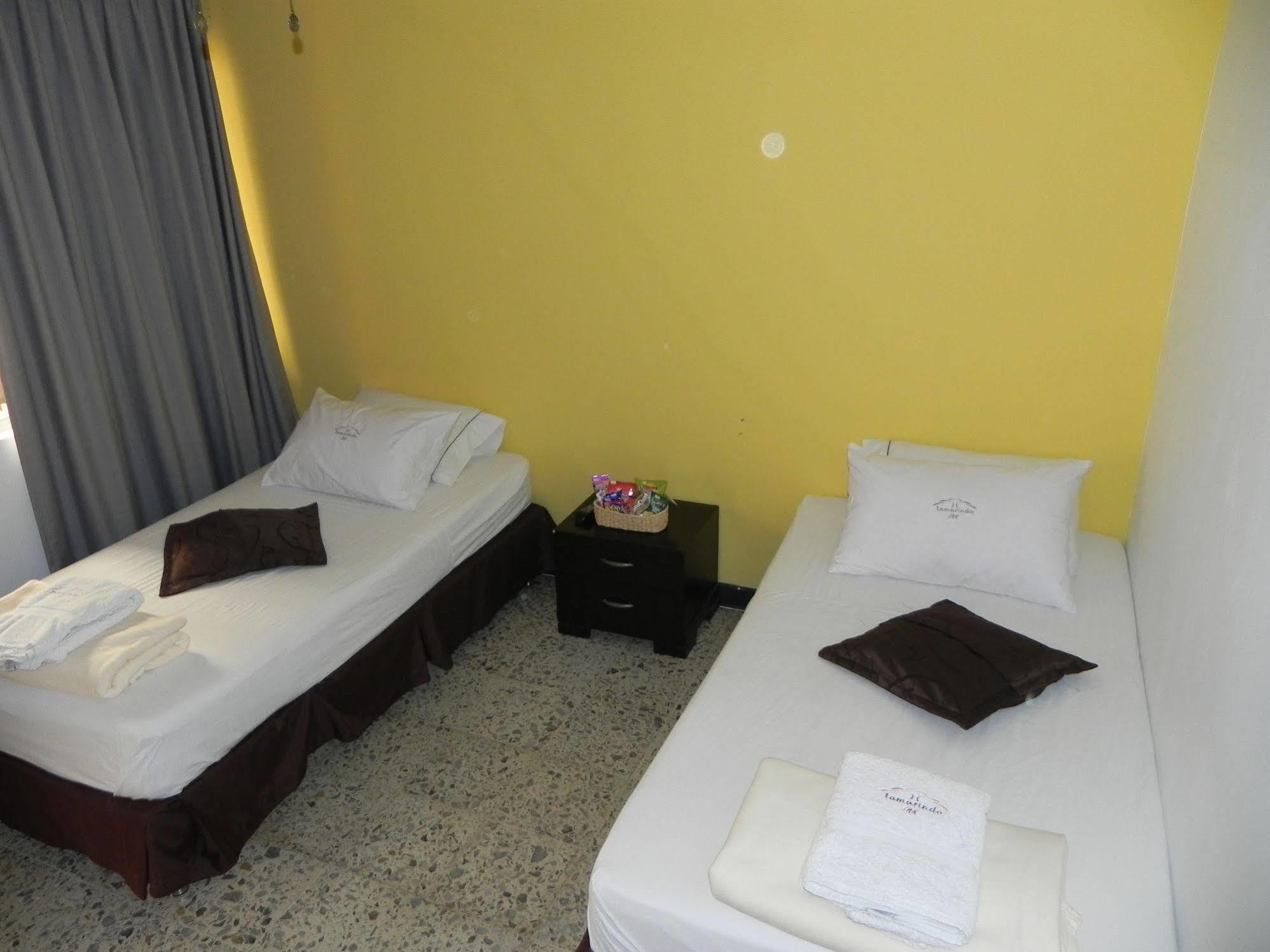 Hostal Tamarindo Inn Меделин Екстериор снимка