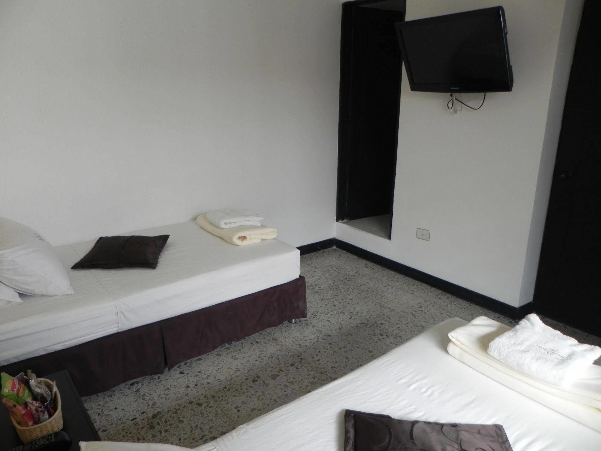 Hostal Tamarindo Inn Меделин Екстериор снимка