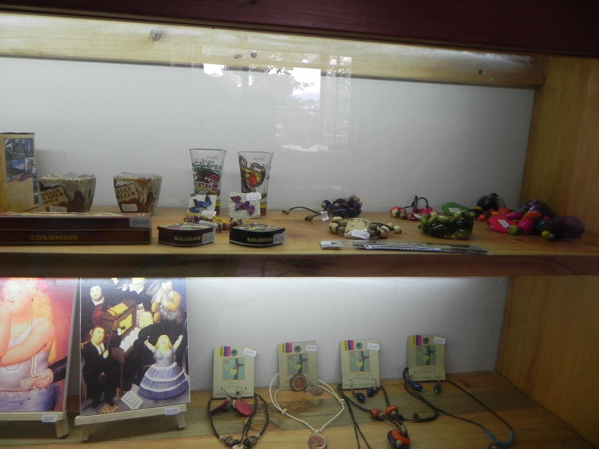 Hostal Tamarindo Inn Меделин Екстериор снимка